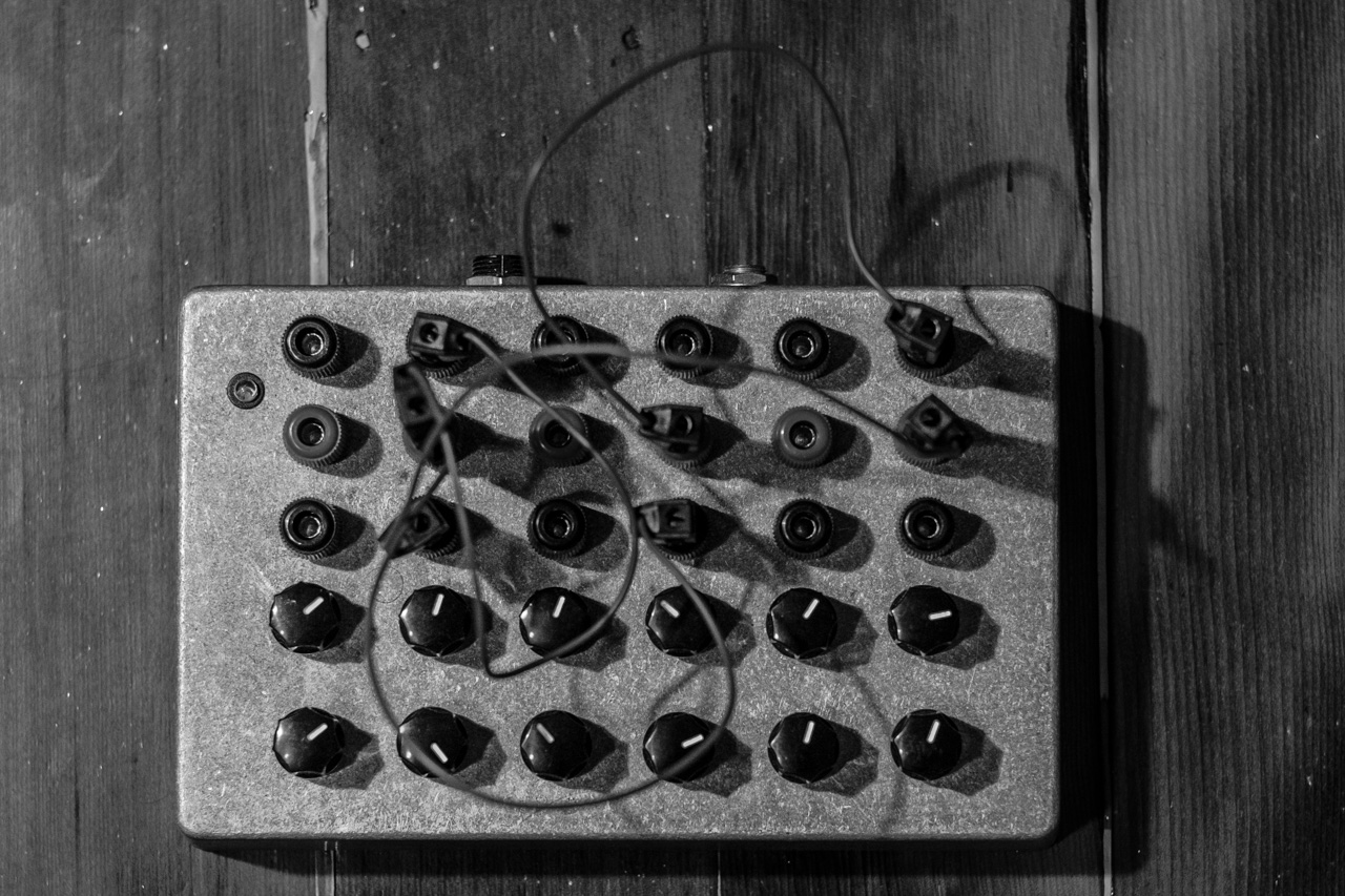 six oscillator drone synth